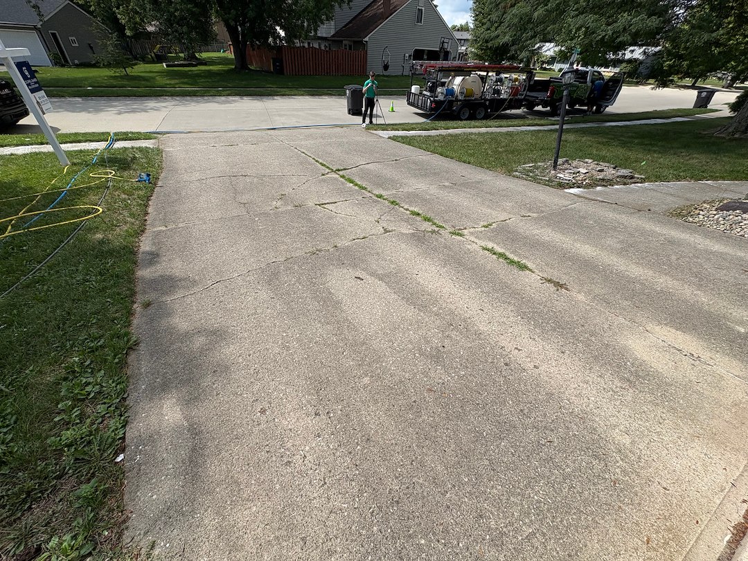 Free Driveway Cleaning in Fort Wayne to Boost Curb Appeal